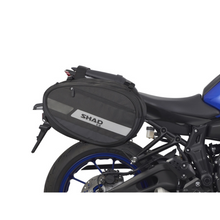 Cargar imagen en el visor de la galería, Fijación lateral Shad Side Bag  Yamaha MT07 (14/22) (Y0MT71SR)