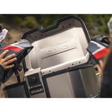Cargar imagen en el visor de la galería, Maleta para Moto Shad Topcase TERRA TR55