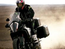 Cargar imagen en el visor de la galería, Shad Top Case TR48 TERRA BLACK EDITION