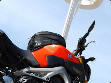 Cargar imagen en el visor de la galería, Shad Bolso Estanque 22 litros E22 + regalo funda tablet (X0SE22)